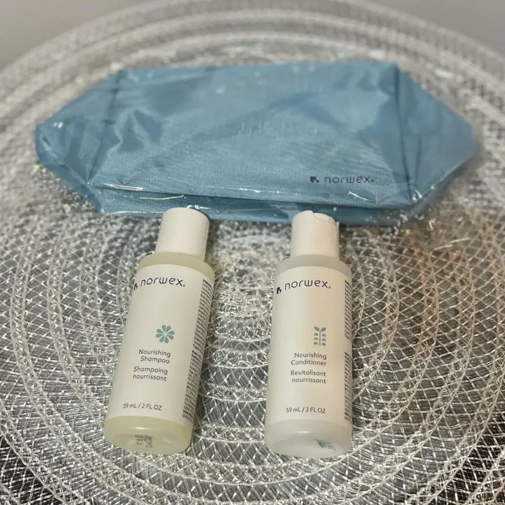 Norwex Travel Shampoo and Conditioner with Travel Bag NWT